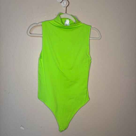 Good American so soft sleeveless bodysuit 1/2 key lime - Picture 5 of 7